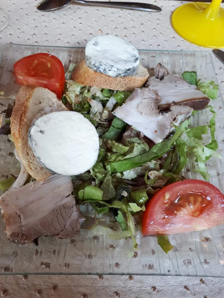 Salade de Chèvre Chaud Avec Ses Rillons